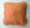 Подушка персиковая из цветной тибетской овчины двусторонняя (0,5 х 0,5 м)