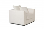 Кресло светло-бежевое с подушками
