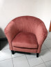 Кресло тёмно-розовое со стёганными полосками