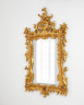 Зеркало в золотой раме в стиле барокко