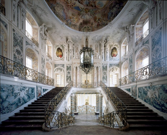 Дворцовая лестница во дворце Аугустусбург в Брюле, архитектор Бальтазар Нейман. Германия 1743-1748.