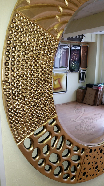 Зеркало-панно Зазеркалье с золотой декоративной рамой, артикул 55633 купить в интернет магазине lamamia.ru, бесплатная доставка по Москве