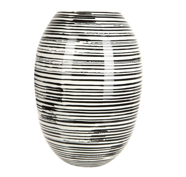 Декоративная ваза из керамики в чёрно-белую полоску