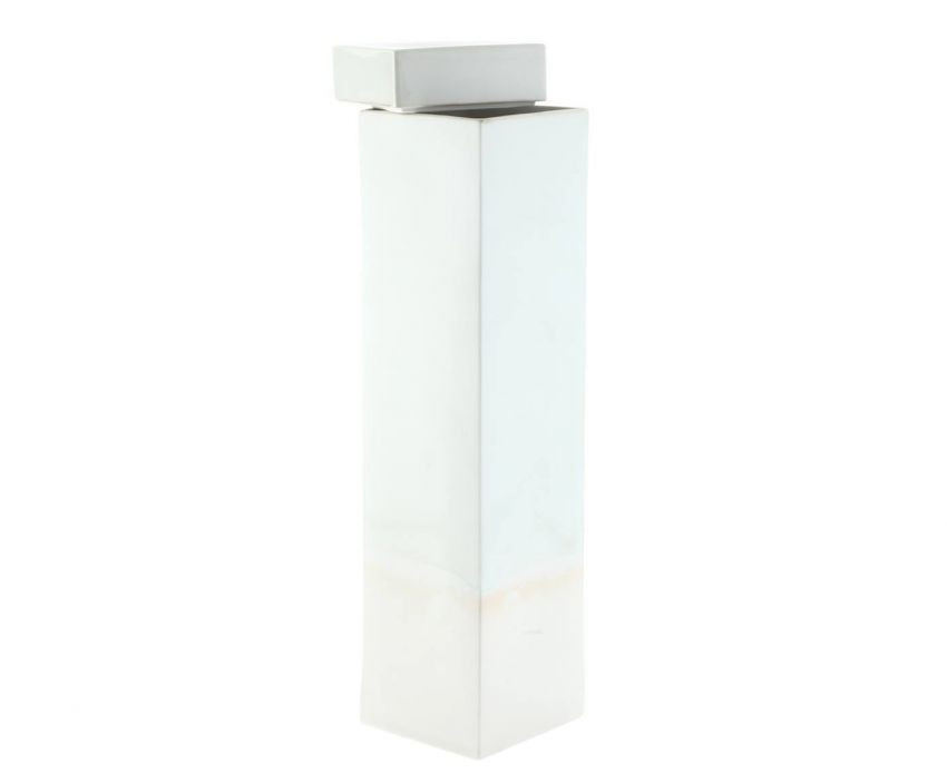 Белая декоративная ваза с крышкой из фарфора