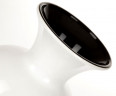 Керамическая белая ваза в форме кубка