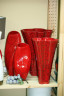 Красная керамическая ваза с рисунком, высота 35 см