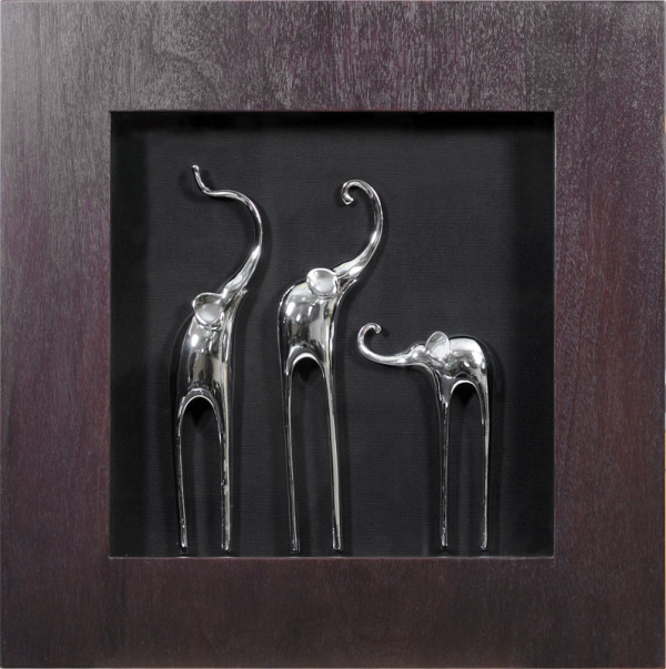 Настенное панно "Три слона" в раме венге (смотрят направо)