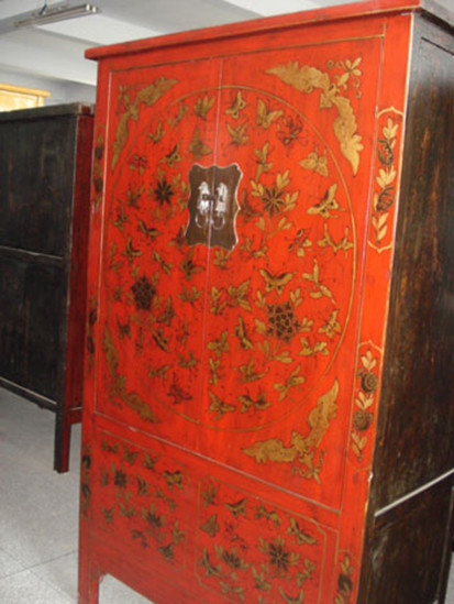 Винтажный шкаф в китайском стиле  