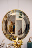 Зеркало круглое настенное с тонкой золотой рамой